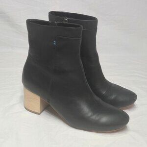 Toms Black Soft Leather Ankle Zip Boots 2 1/2" Heel Women's Size 5.5